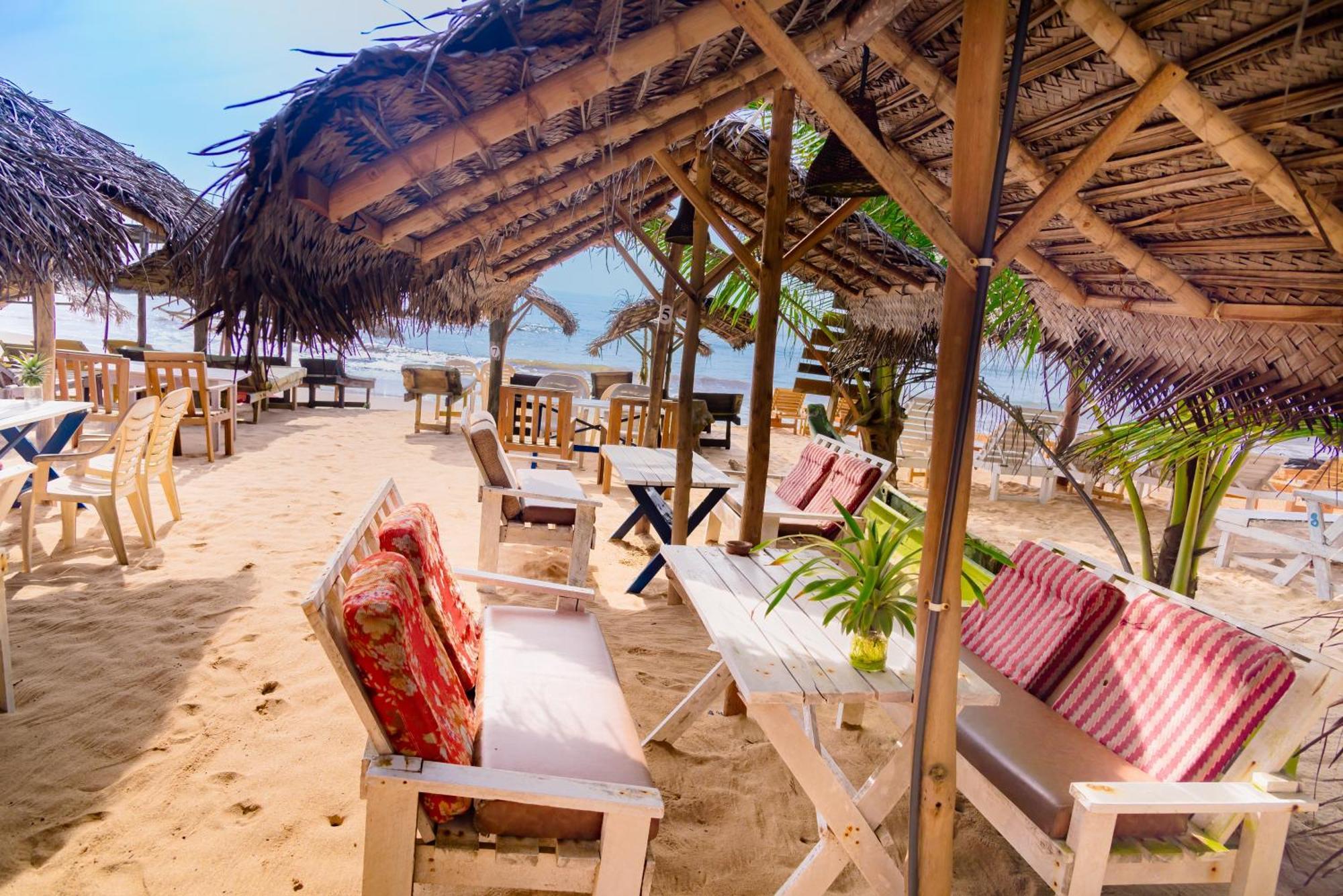 Golden Surfer Beach Hotel Tangalle Exterior foto