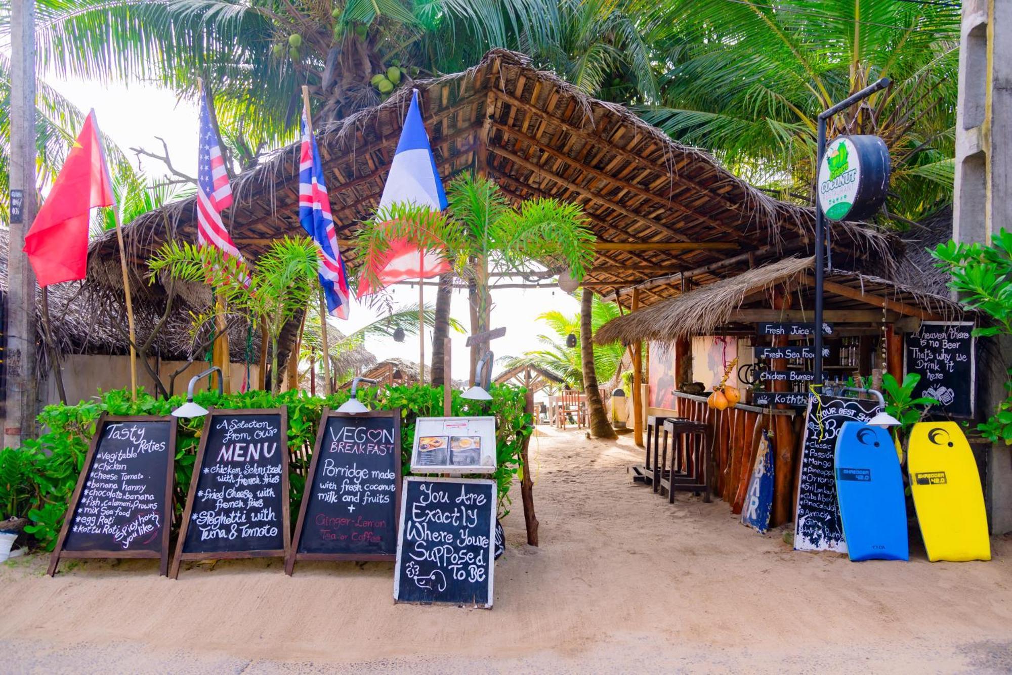 Golden Surfer Beach Hotel Tangalle Exterior foto